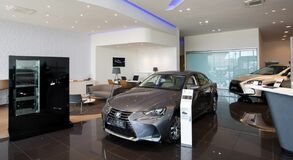SZEGEDEN NYÍTOTT ÚJ, EURÓPAI SZÍNVONALÚ BEMUTATÓTERMET A LEXUS